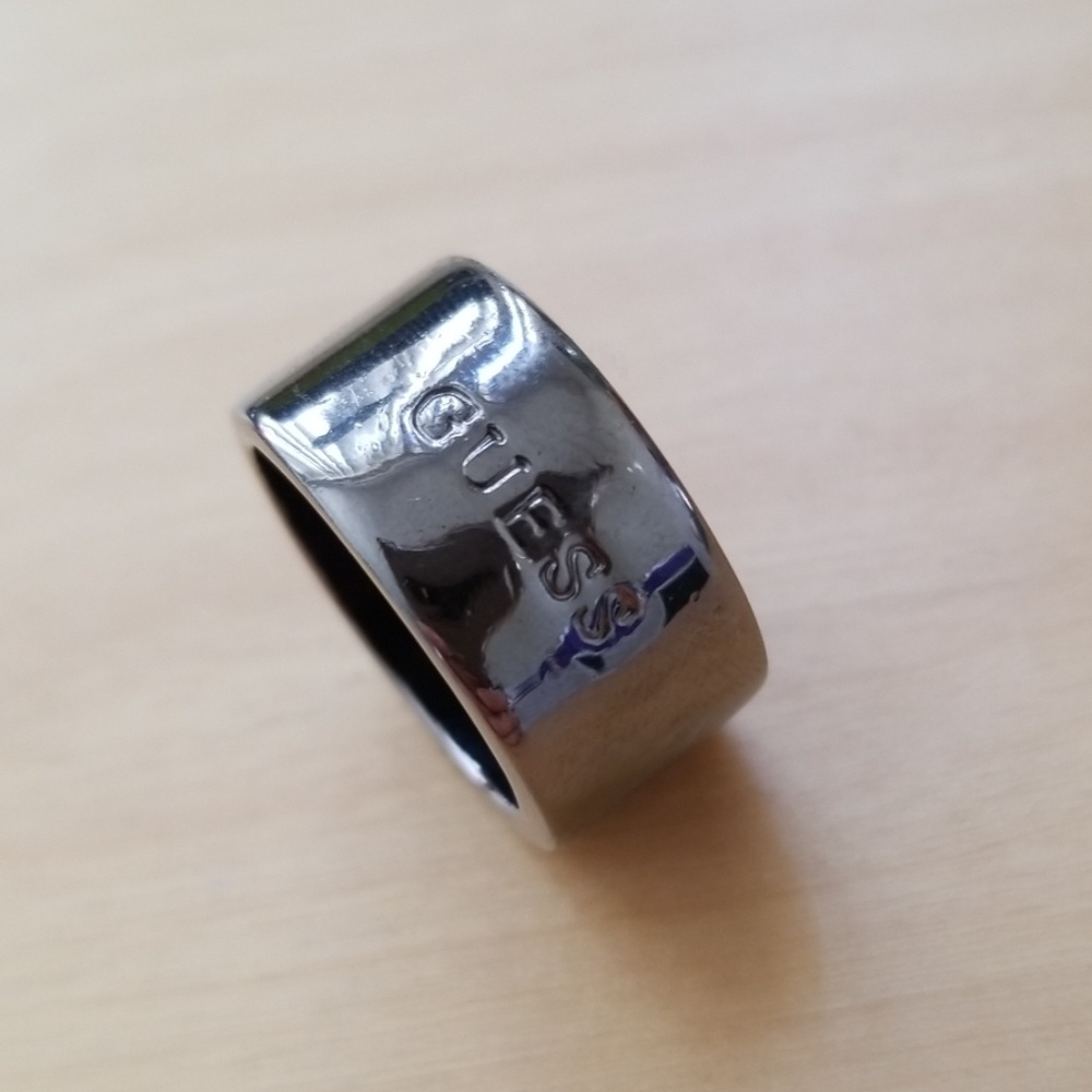 Guess Ring - Picture 2 of 3